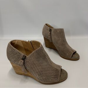 LUCKY BRAND women’s size 7.5 zip Up Ankle Boots Booties wedge heel.